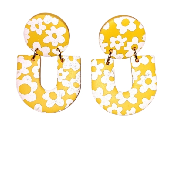 Floral Yellow and White Earrings - Picture 1 of 3